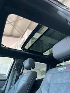Pick-up tout-terrain de taille moyenne d'occasion 2025, édition TRD Off-Road - Product Image 3