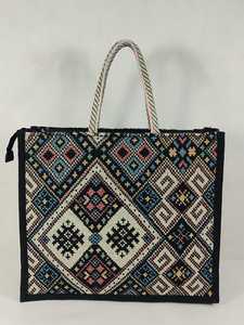 Sac fourre-tout en toile à motifs ethniques - Product Image 1