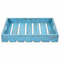 Plateau de service vintage traditionnel en bois naturel bleu |   Plateau en bois à lattes avec poignées intégrées, finition vieillie
