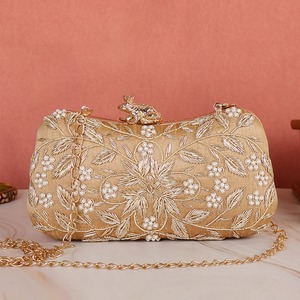 Pochette de soirée brodée de créateur pour femme avec fermoir grenouillère haut de gamme, broderie florale de perles, chaîne dorée détachable - Product Image 1