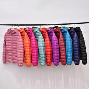 Veste d'hiver légère en duvet pour femme avec capuche coupe-vent ultra-légère - Product Image 2