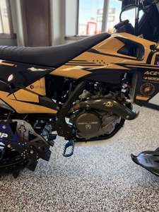 Husqvarna 450 d'occasion de 2019, accompagnée d'un kit de motoneige MTN.TOP (C3) de 2023, 80 heures d'utilisation, livrée avec pièces d'origine et manuel, à vendre. - Product Image 3