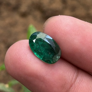 Piedra Preciosa de Esmeralda Zambiana Natural de 2.90 Quilates, Corte Ovalado Verde Intenso, Facetada, Suelta, para Joyería - Product Image 3