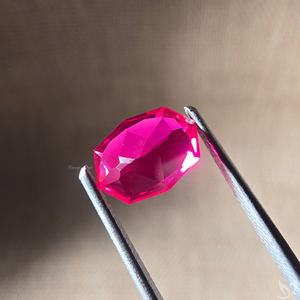 Rubis de laboratoire de 1,49 carat, taille octogonale, rouge vif, pierre précieuse non montée pour bague, pendentif et bijoux fins - Product Image 2
