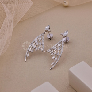 Boucles d'oreilles en diamants de qualité supérieure, taille marquise et ronde, cultivés en laboratoire, en or blanc, bijoux fins pour femmes, provenant d'Inde. - Product Image 3