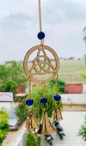 Campanas Colgantes con Cuentas, Campanas de Viento Triquetra para Decoración del Hogar, Tres Campanas de Metal, por Indian Consigners - Product Image 3