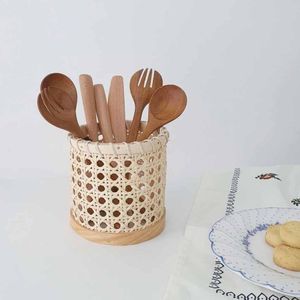Soportes de mimbre redondos para utensilios, cilindro de mimbre con base de madera, organizador de cubiertos para cocina, exhibidor de botellas de vino y tarros. - Product Image 1