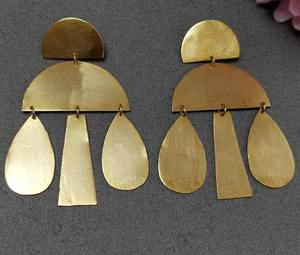 Boucles d'oreilles pendantes en laiton de style artisanal, les plus vendues, pour femmes, design ethnique classique, pour les festivals et les soirées, en vente - Product Image 6