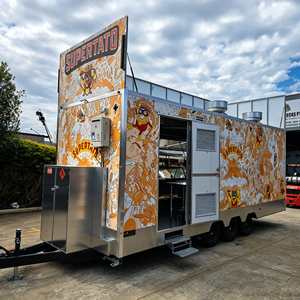 Food Truck con Vetrina Refrigerata Esterna e Cucina Commerciale Completamente in Acciaio Inox per Patatine Fritte e Fast Food - Product Image 2