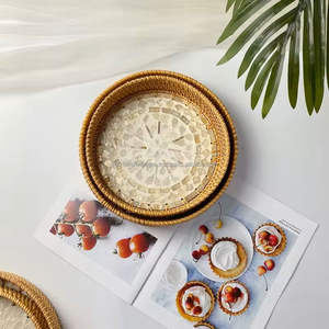 Plateau en rotin incrusté de nacre artisanal pour une présentation décorative avec disponibilité du fournisseur Fait à la main au Vietnam - Product Image 1