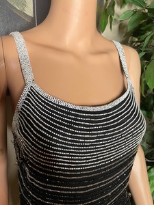 Top de bikini artesanal personalizado para mujer, color marrón oscuro, con cadena corporal de cristal, arnés de joyería, bralette con flecos y gemas. - Product Image 6