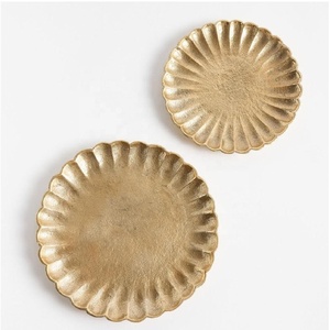Bandeja Decorativa Tallada a Mano con Diseño Moderno, Recipiente para Servir Frutos Secos, Aperitivos y Frutas, Hecho de Aluminio Dorado - Product Image 6