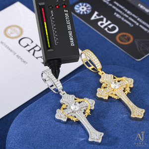 Collier pendentif croix Hip Hop plaqué or 18 carats micro-pavé de moissanite, chaîne en argent, perle d'eau douce, certifié par un tiers - Product Image 4