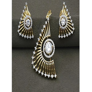 Ensemble collier et boucles d'oreilles de créateur, finition or blanc de qualité supérieure, pour mariage, collection pour femmes. - Product Image 1