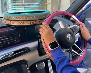 Housse de volant de voiture de haute qualité 2026 avec design luxueux en cuir de vachette travaillé à la main, confortable et personnalisée pour l'intérieur de la voiture - Product Image 5