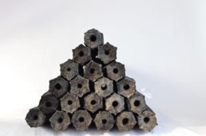 Briquette de charbon actif en bois dur de haute qualité équivalent de charbon de sciure de bois du Vietnam pour BBQ GRILL Sciure de bois indonésienne similaire - Product Image 3