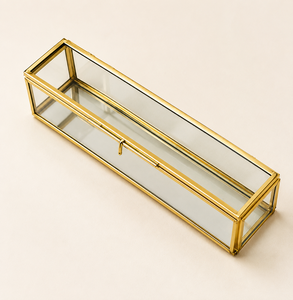 Caja de Joyería de Latón y Vidrio con Acabado Dorado, Caja de Almacenamiento Transparente para Anillos, Aretes, Pulseras e Invitaciones de Boda - Product Image 1