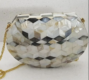 Pochettes de luxe en laiton nacre de créateur faites à la main sac à main de soirée pour la mariée mariage sac de fête exclusif pour dames - Product Image 3