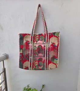 Bolso Tote Acolchado de Algodón con Estampado de Jardín Mughal Indio Hecho a Mano para Mujer, Bolso de Hombro Rojo con Estampado de Bloques Premium y Cierre de Cremallera - Product Image 3