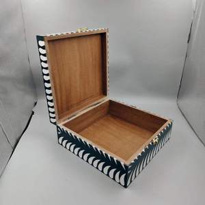 AL MALIK CRAFT Caja de Almacenamiento de Madera Rectangular Gris Blanca con Incrustaciones Florales, Organizador de Joyas, Capacidad de 0-1L, Navidad - Product Image 2
