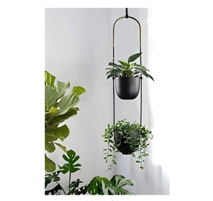 Jardinière suspendue minimaliste en métal avec sangle en corde pour une utilisation intérieure et extérieure - Product Image 5