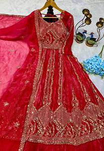 Ensemble de lehenga indien traditionnel en soie rouge pour femmes, robe brodée longue jusqu'au sol, coupe régulière, toutes saisons - Product Image 3