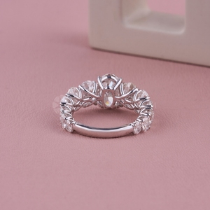 Bague en diamant de taille ovale de conception haut de gamme, diamant créé en laboratoire, or blanc, bijoux fins en diamant pour femmes, provenant d'Inde - Product Image 3
