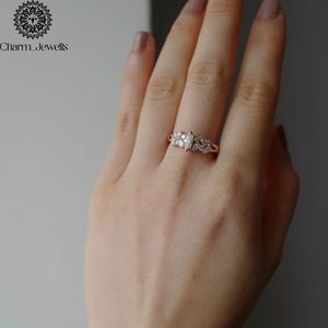 Anillo de compromiso y eternidad Charm_Jewells para mujer, chapado en oro rosa de 18K, plata, moissanita talla cojín, engaste clásico de puntas, IGI - Product Image 1