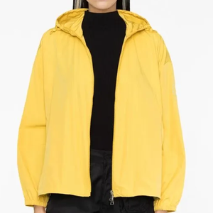 เสื้อแจ็คเก็ตกันลมกันน้ำสีเหลืองไซส์พลัส รุ่น Cecile พร้อมฮู้ด ซิปสองทาง ปลายแขนยางยืด ปรับชายเสื้อได้  พร้อมป้ายโลโก้ลายเซ็น - Product Image 2