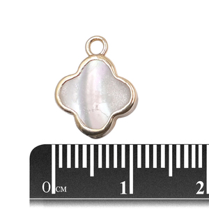 Pendentif en laiton plaqué or 18 carats en forme d'étoile ninja en nacre blanche avec attache pour la création de bijoux - Product Image 4