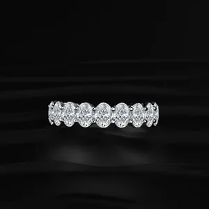 Anillo de media eternidad con diamantes cultivados en laboratorio de corte ovalado, engaste tipo cesta, banda de amor clásica Grace Classic, de proveedor y fabricante indio. - Product Image 2