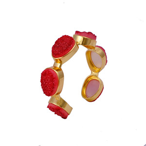 Bracelet manchette ajustable fait main en pierre précieuse Druzy de sucre rouge, plaqué or, style bohème, bijou de naissance, cadeau pour elle - Product Image 3