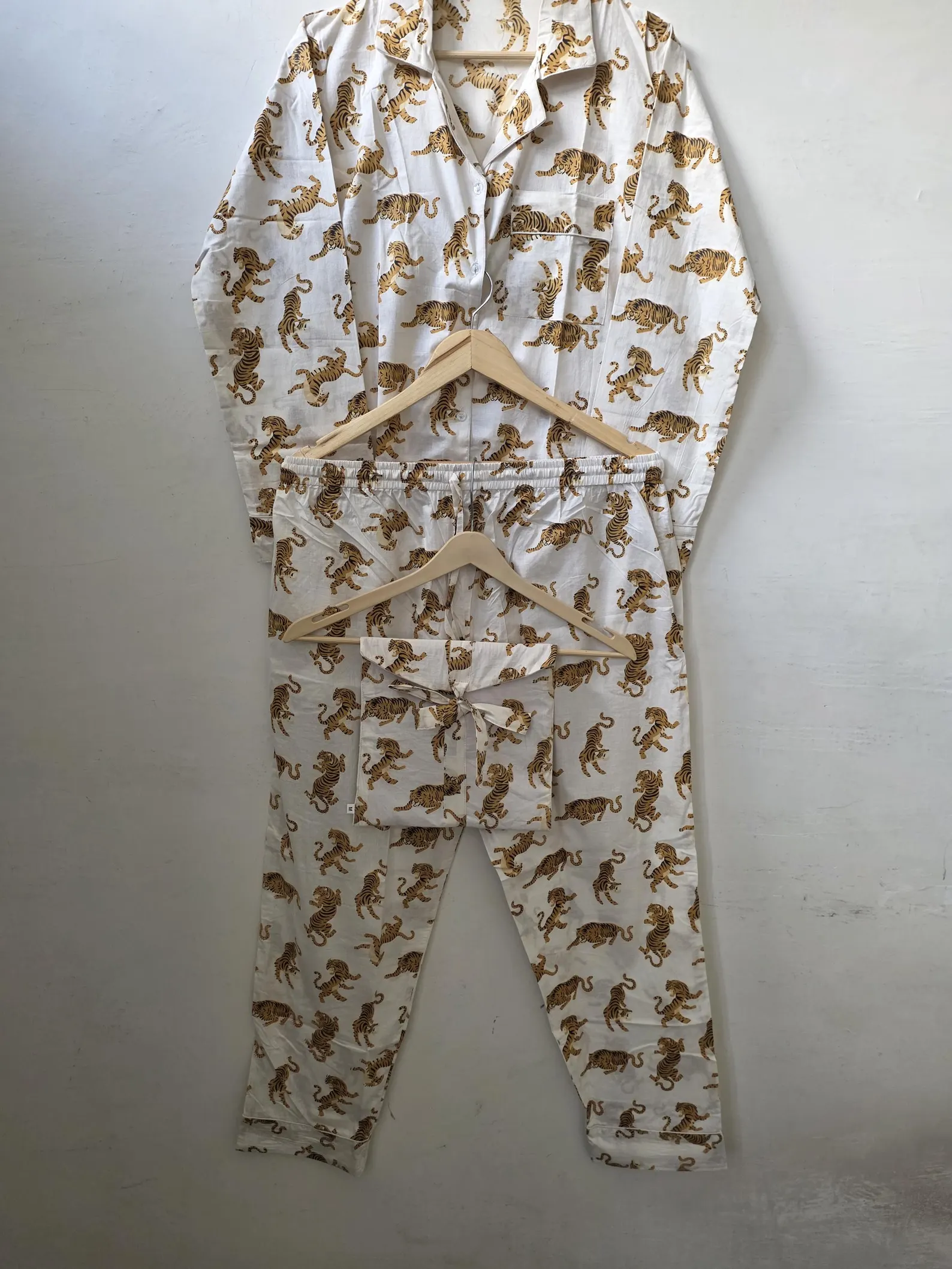 เช่นเดียวกับภาพ