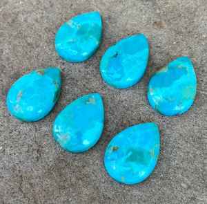 Cabujones de turquesa Mohave en forma de lágrima, piedras preciosas calibradas, piedra pulida de alta calidad para la fabricación de joyas al por mayor - Product Image 4