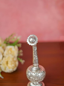 Arroseur à eau de rose Gulab Pash en métal décoratif floral traditionnel finition argentée - Product Image 3