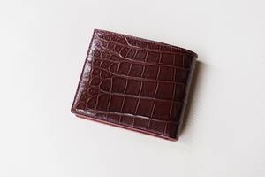 2025 tendance luxe marron fait à la main en cuir véritable à deux volets portefeuille pour hommes courte longueur Crocodile haut de gamme fournisseur du Vietnam - Product Image 2