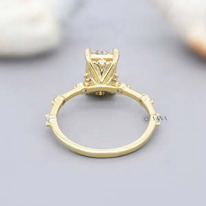 แหวนหมั้นเพชรโมอิสเจียระไนสีมรกตขนาด14K แหวนทองด้านข้างทรงกลมตัดระยะสำหรับงานแต่งงานหรือของขวัญ - Product Image 4