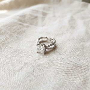 Bague de fiançailles en argent 925 avec diamant de laboratoire serti à griffes, plaqué rhodium, alliance de mariage à double sangle, cadeau de bijoux pour femme - Product Image 4
