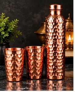 Juego de Botella de Agua y Vasos de Cobre de Lujo Moderno con Diseño Grabado en Espiral Helicoidal - Product Image 6