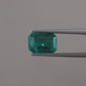 Émeraude Verte Naturelle Certifiée IGI 100% Naturelle, Pierre Libre de 3,86 Carats, Taille Octogonale 10,5x7,5mm, Taillée à la Main, Polie, Encerée/Huilée, Bijoux Légers - Product Image 1