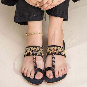 Chappals Kolhapuri pour femmes, en cuir véritable, légers, imperméables, avec doublure en velours, logo et style personnalisés - Product Image 2