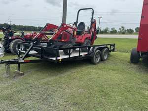 Tractor Massey Ferguson GC1723EB de Alta Calidad Disponible para la Venta, Ideal para el Cuidado del Césped, Jardinería y Gestión Eficiente de Propiedades - Product Image 2