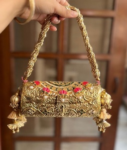 Mini Bolso de Mano Kundan de Latón, Chapado en Oro, Hecho a Mano, Forma Personalizada, para Uso Nocturno, con Cierre de Hebilla con Diamantes, F S International - Product Image 5