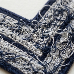 Badge brodé de luxe bleu marine à motif étoilé, forme bouclier, taille personnalisable - Product Image 6