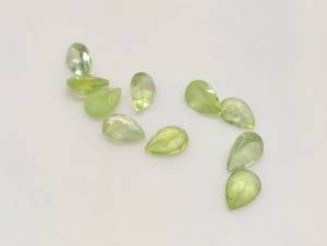 Vente en gros de pierres précieuses de préhnite naturelle facettées en forme de poire, pierres en vrac, gouttes de préhnite de haute qualité - Product Image 5