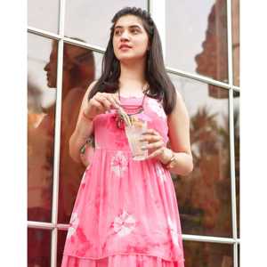 Robe trapèze rose bonbon tie-dye à volants, taille XS, en mousseline respirante avec taille naturelle - Product Image 6