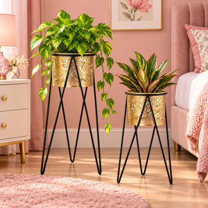 Juego de 2 Macetas de Metal Dorado con Filigrana y Soportes de Trípode Negros, Macetas Decorativas para Jardín Interior, Sala de Estar, Dormitorio - Product Image 6