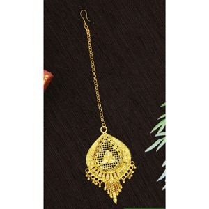 Coiffe de mariée indienne traditionnelle ou Maang Tikka en design plaqué or, idéale pour les mariages et les festivals - Product Image 5