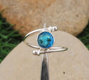 Anillo de Topacio Azul Natural en Plata de Ley para Mujer, Anillo Clásico de Compromiso y Boda con Engaste de Bisel, Joyería de Piedra de Nacimiento de Noviembre - Product Image 1