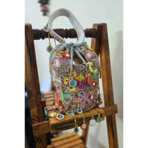 Sac de soirée perlé avec cordon de serrage, bandoulière faite à la main, décoration perlée tendance pour les fêtes - Product Image 1